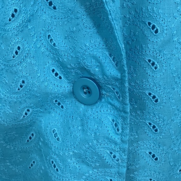 Vintage 1980s Light Blue Paisley Eyelet Cropped Single Button Top Size M - Picture 4 of 5